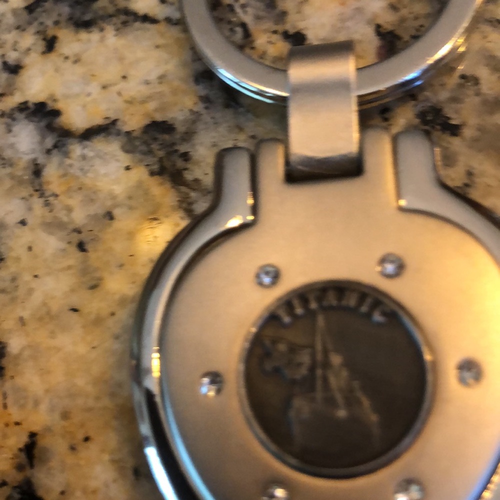 Titanic Photo Keychain Keepsake - Picture 4 of 4